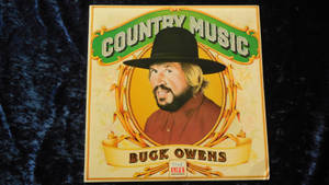 藍色天鵝絨背景上的復古 Buck Owens 鄉村音樂專輯封面。