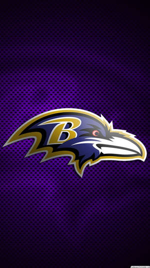 巴爾的摩烏鴉隊NFL球隊標誌在紫色紋理背景上