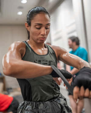 女拳擊手在健身房纏手 — 健身 壁紙