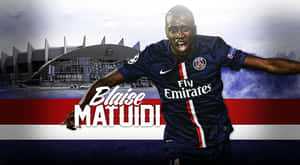 足球員 Blaise Matuidi 身穿 PSG 球衣在球場慶祝。 — 運動 壁紙