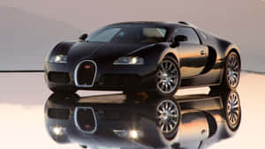 黑色Bugatti跑車在光澤白色表面上的鏡面反射。