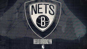 布魯克林籃網隊籃球隊標誌，在紋理深色背景上帶有「Hello Brooklyn」文字。 — 火影忍者海報 壁紙