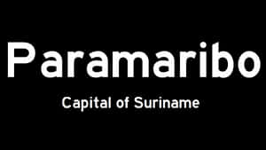 文字圖形，在黑色背景上以白色顯示「Paramaribo Capital of Suriname」。 — 黑白 壁紙