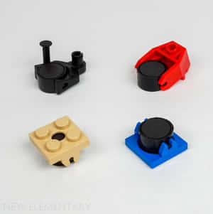 白色背景上四個帶黑色輪轂的LEGO Technic組件