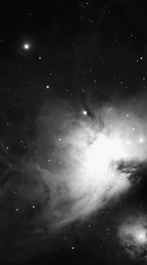 在深邃太空中被星星包圍的發光星雲。 — 太空 壁紙
