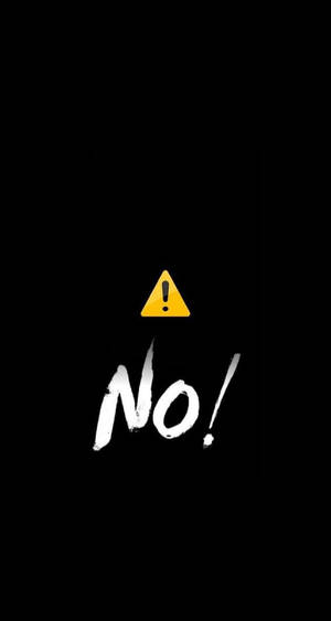 黑色背景上，白色刷字「No!」上方有一個黃色警告三角形。