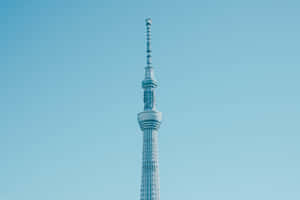 東京晴空塔在清澈的藍天下