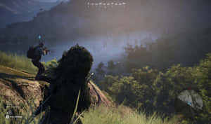穿著吉利服的士兵蹲在草坡上，俯瞰電子遊戲中的森林山谷。 — 無主之地2 壁紙