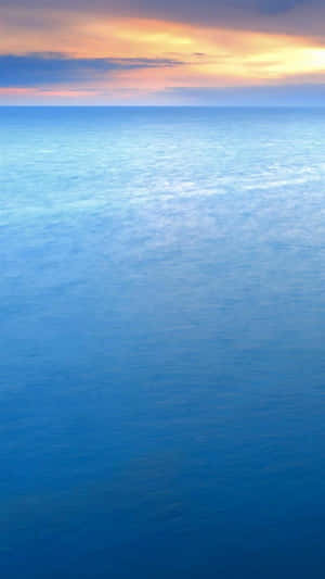 日落時平靜的海洋，漸變天空 — 天空景觀 壁紙