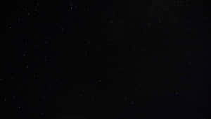 夜空中有無數星星在黑暗背景下可見。 — 夜空 壁紙