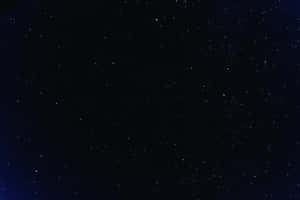在深藍色背景下，無數星星的星空夜空。 — MacBook Air M3 壁紙