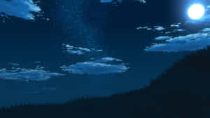 月光下的夜空，星星和雲朵在黑暗的山丘之上 — 月亮 壁紙