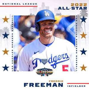 Freddie Freeman 身穿道奇隊全明星賽球衣，微笑著，背景有棕櫚樹和星星。