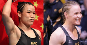 兩位女性UFC拳手在場館慶祝勝利，一位背後有中國國旗。 — 動漫打鬥 壁紙