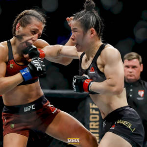 兩名女性MMA拳手在UFC比賽中互毆。