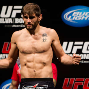 UFC拳手稱重時胸前有紋身 — 搏擊會 GIF 壁紙