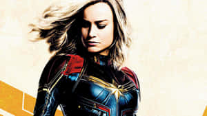 Marvel 隊長身穿標誌性戰衣，頭髮隨風飄揚。