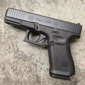 黑色Glock 19 Gen 5手槍在紋理混凝土背景上 — 槍 壁紙