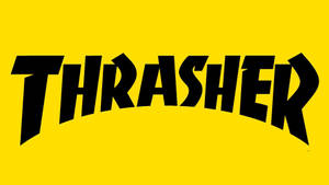 黃色背景上的黑色Thrasher雜誌標誌。