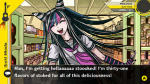 動漫角色 Ibuki Mioda 在充滿零食的雜貨店通道中興奮地笑著。