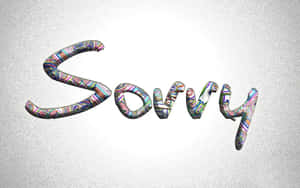 「Sorry」以帶有漩渦圖案的風格化3D字體呈現在銀色背景上。