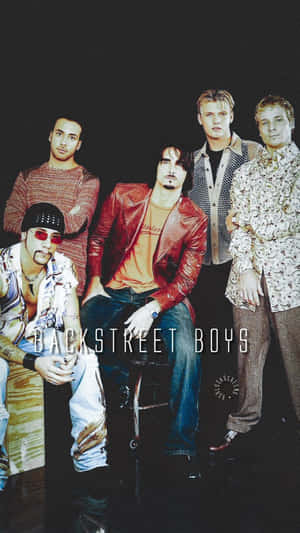 Backstreet Boys 樂隊照片以2000年代風格為相機擺姿勢