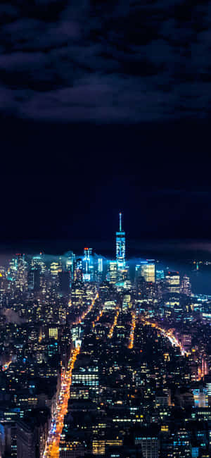 紐約市的夜間航拍景觀，閃爍的建築物和街道。 — 紐約市 壁紙
