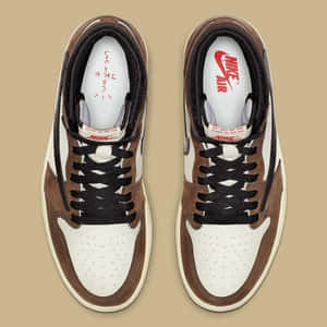 從上方看到的棕色和白色Nike Air Jordan運動鞋。 — Air Jordan GIF 壁紙