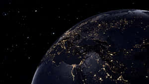 夜晚的地球，城市燈光在星空中從太空可見 — 行星 壁紙