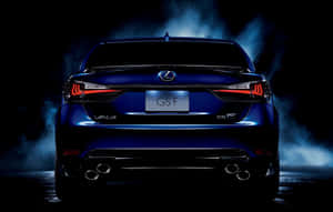 藍色 Lexus GS F 跑車後視圖，夜間帶有煙霧和發光的尾燈。 — Steam Deck OLED 壁紙