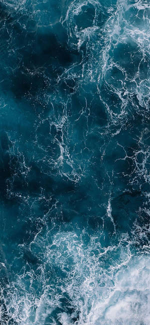 洶湧的海浪，白色泡沫在深藍色海水中旋轉。 — 海洋 壁紙