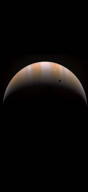 太空中的木星彎月與衛星，黑色背景