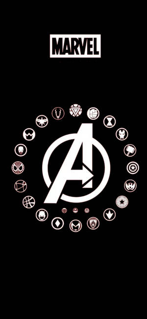 Avengers標誌，周圍有英雄符號，背景為黑色。