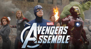 Marvel 復仇者聯盟團隊站在燃燒的城市街道上，準備戰鬥。