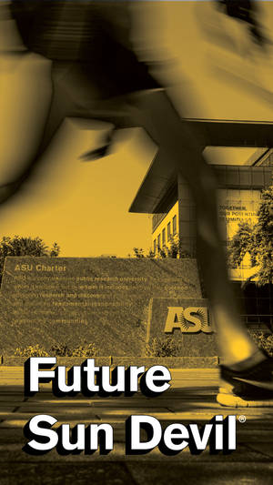 學生走過帶有「Future Sun Devil」字樣的ASU校園標誌。 — 學校 壁紙