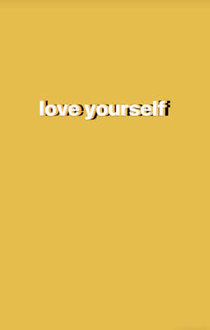 芥末黃色背景上帶有白色文字 love yourself。