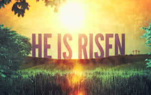 草地上日出，文字 'HE IS RISEN' 和遠方十字架 — 自然 壁紙