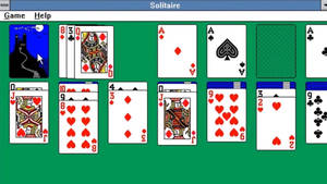 Windows Solitaire紙牌遊戲，卡片排列在綠色畫面上。