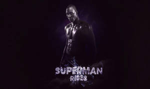 一個肌肉發達的男人在深紫色燈光中，帶有Superman Rises文字。