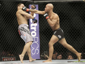 兩名MMA拳手在UFC八角籠內互相出拳。
