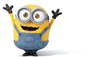 一個黃色動畫Minion，穿著牛仔布工裝褲，睜大眼睛，咧嘴笑著揮手。