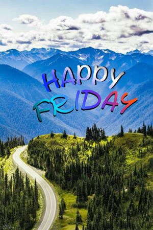 在蜿蜒穿過森林的風景優美的山路上疊加Happy Friday文字。 — 耶穌受難日 壁紙