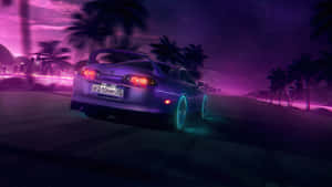 紫色跑車帶有發光車輪，在夜間沿著棕櫚樹成蔭的道路疾馳。