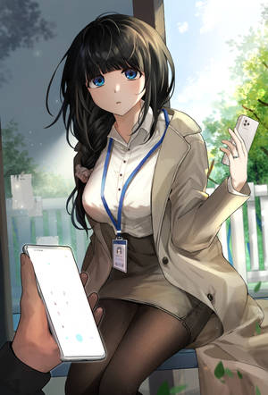穿著辦公室服裝的動漫女孩在窗邊拿著手機