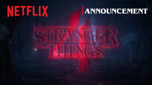 Stranger Things Netflix公告標誌在黑暗森林中發出紅光。