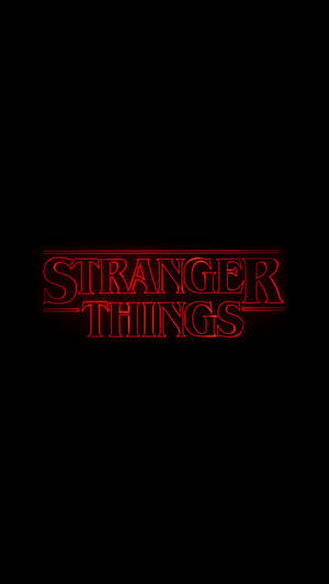 黑色背景上嘅紅色霓虹 stranger things 標誌