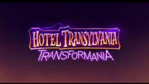 Hotel Transylvania Transformania 電影標題標誌，帶有發光霓虹文字。
