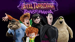 《Hotel Transylvania Transformania》的角色們穿著色彩繽紛的服裝一起擺姿勢。