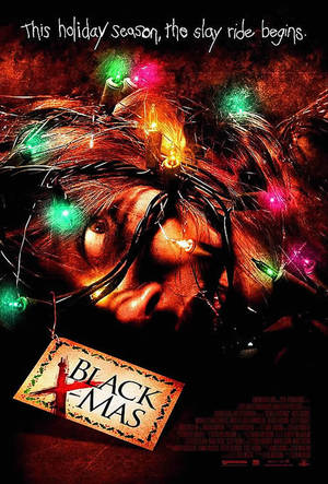 一個人的臉被彩色聖誕燈飾包裹，帶有「Black Mas」標籤。