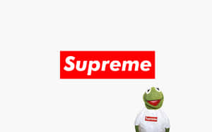 Kermit the Frog 著住一件有紅色標誌嘅白色Supreme T恤。